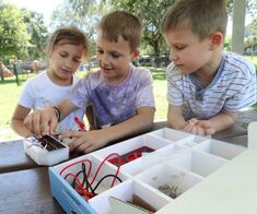 kids group electricity kit playing hands-on learning solar4stem electricity kit